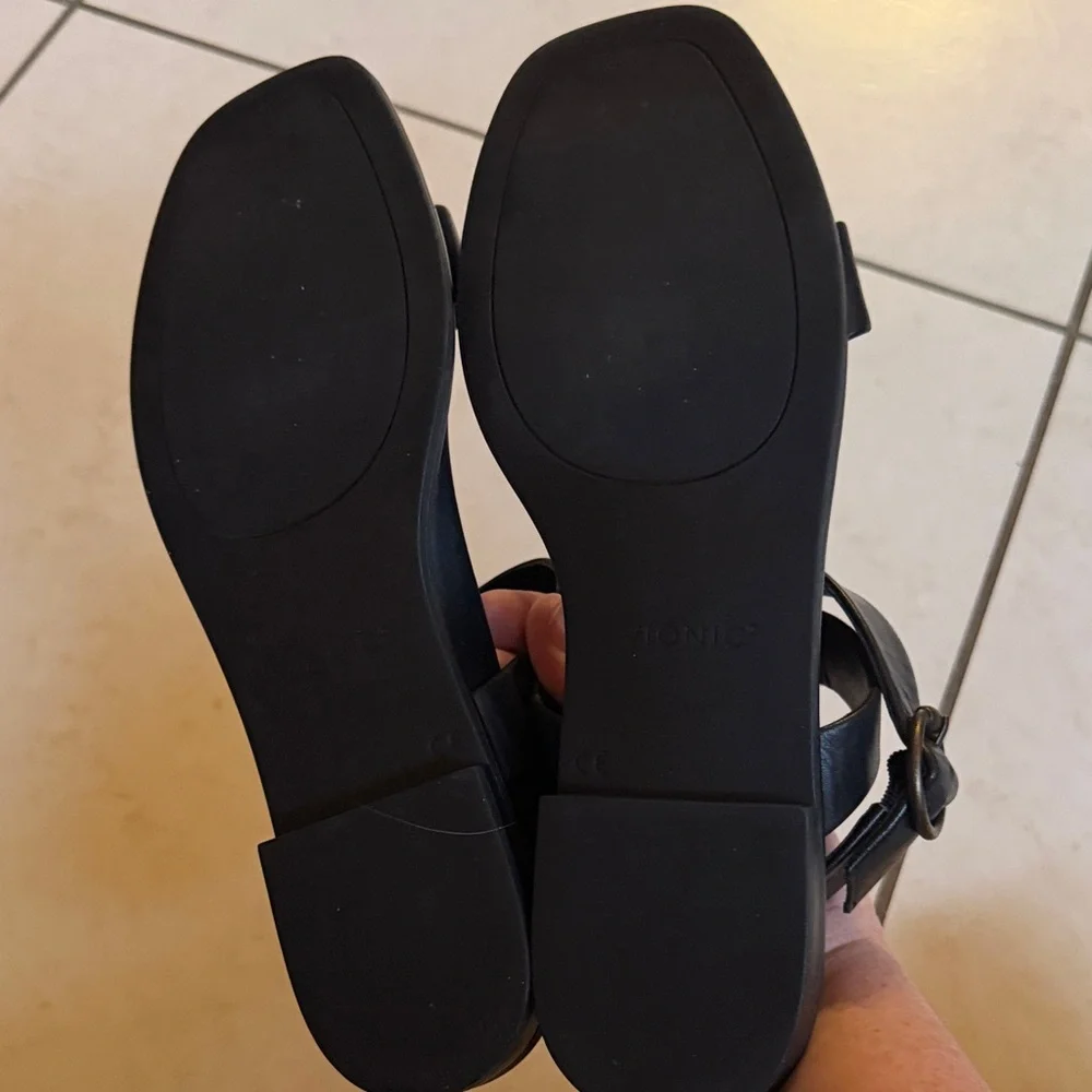 Vionic Black Strappy Sandals - Picture 3 of 8